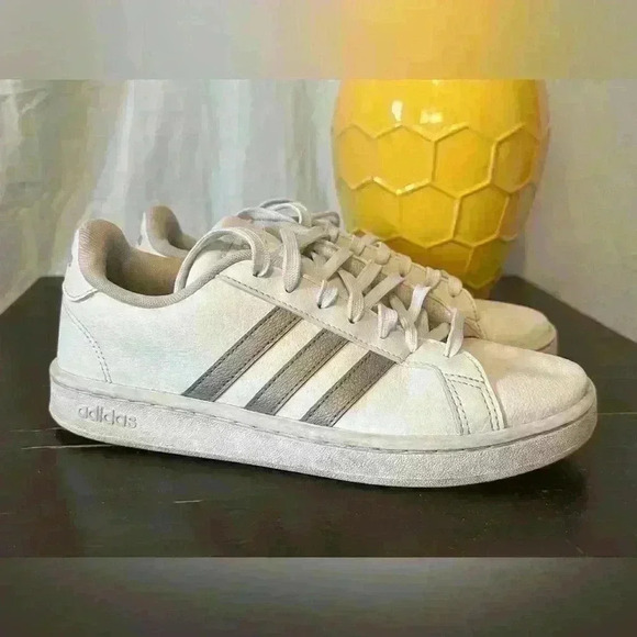 EUC Men’s Adidas Grand Court 2.0 Sneakers. 
Men’s Size 8. - Picture 1 of 7